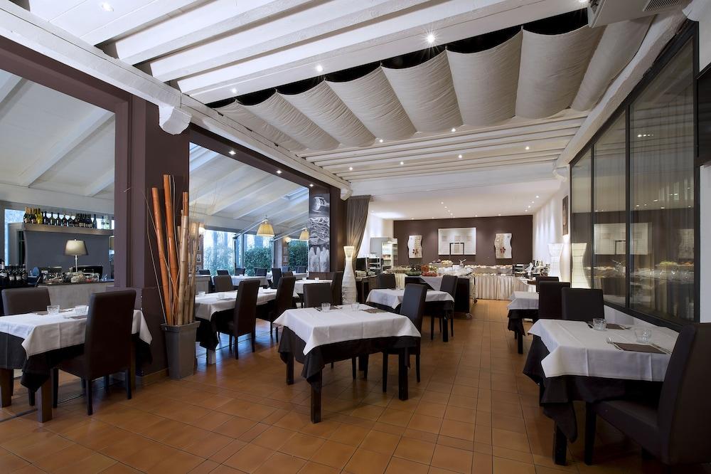 CDH Hotel Villa Ducale Parma Exterior foto