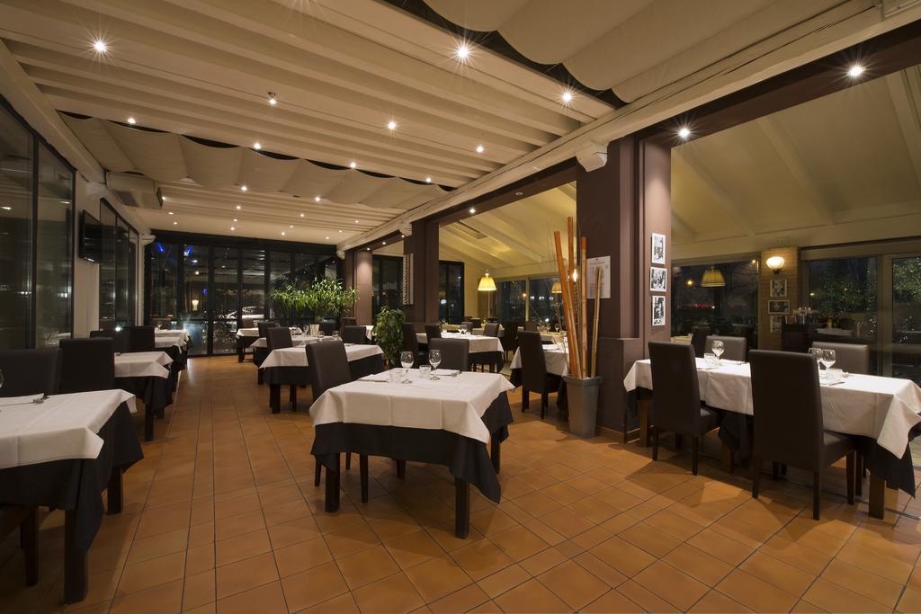 CDH Hotel Villa Ducale Parma Exterior foto